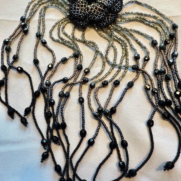 Vintage Victorian Style Necklace of double flower petals. Stunning beadwork. - Picture 10 of 13